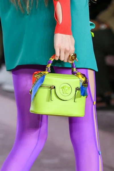 Look 75